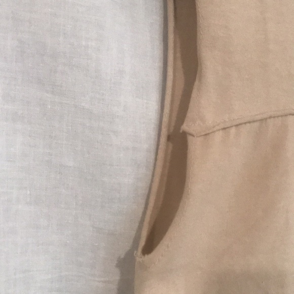 NWOT!! NYTT Tan Mock Neck Cap Sleeve Cut Out Top S - Picture 6 of 15